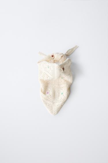 CROCHET SCARF WITH EMBROIDERED FLOWERS - Sand by Zara