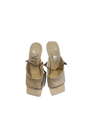 SQUARE TOE HEELS.