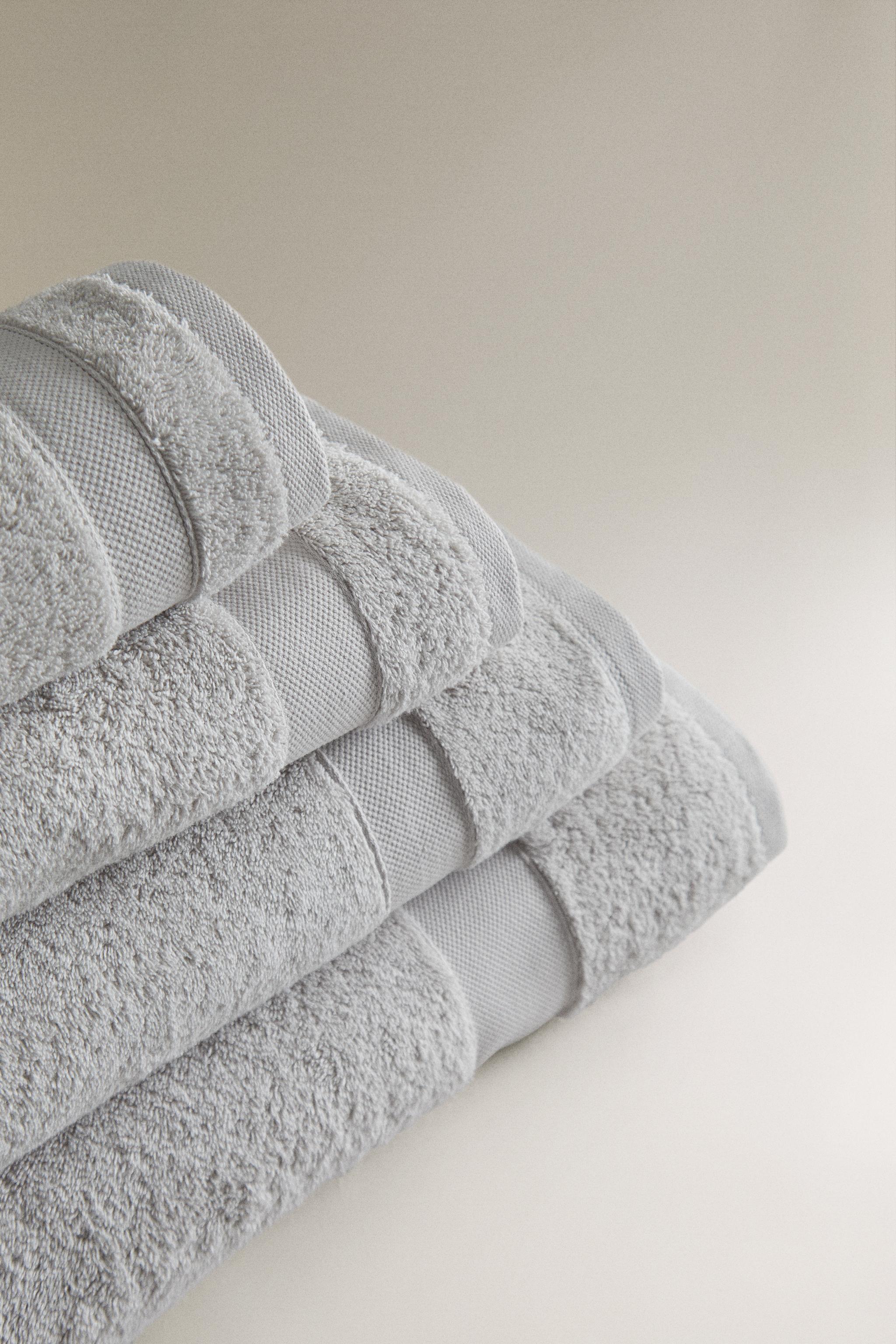 PREMIUM COTTON BATH TOWEL (600 GSM) — Light gray