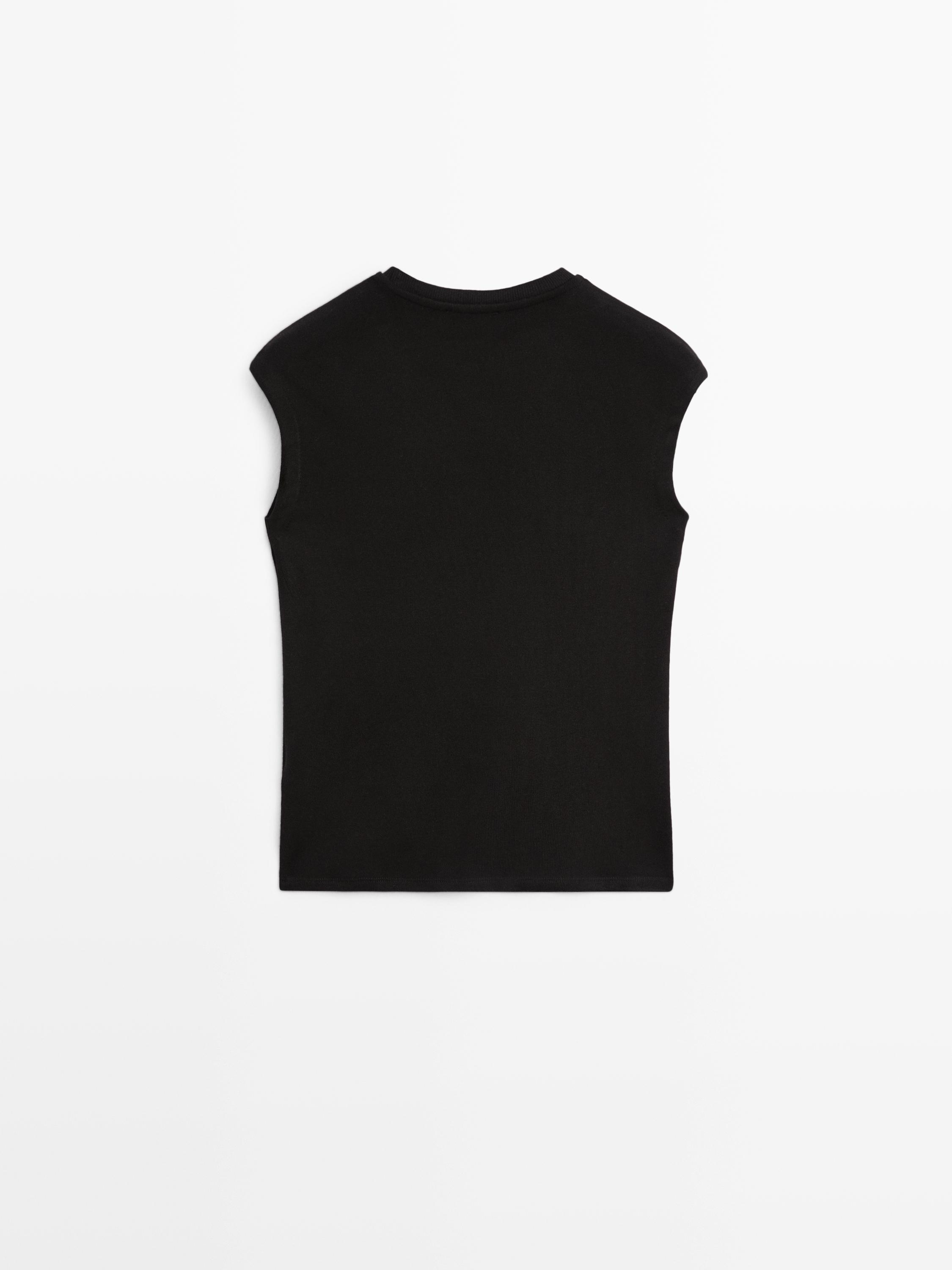 Drop sleeve T-shirt with button details