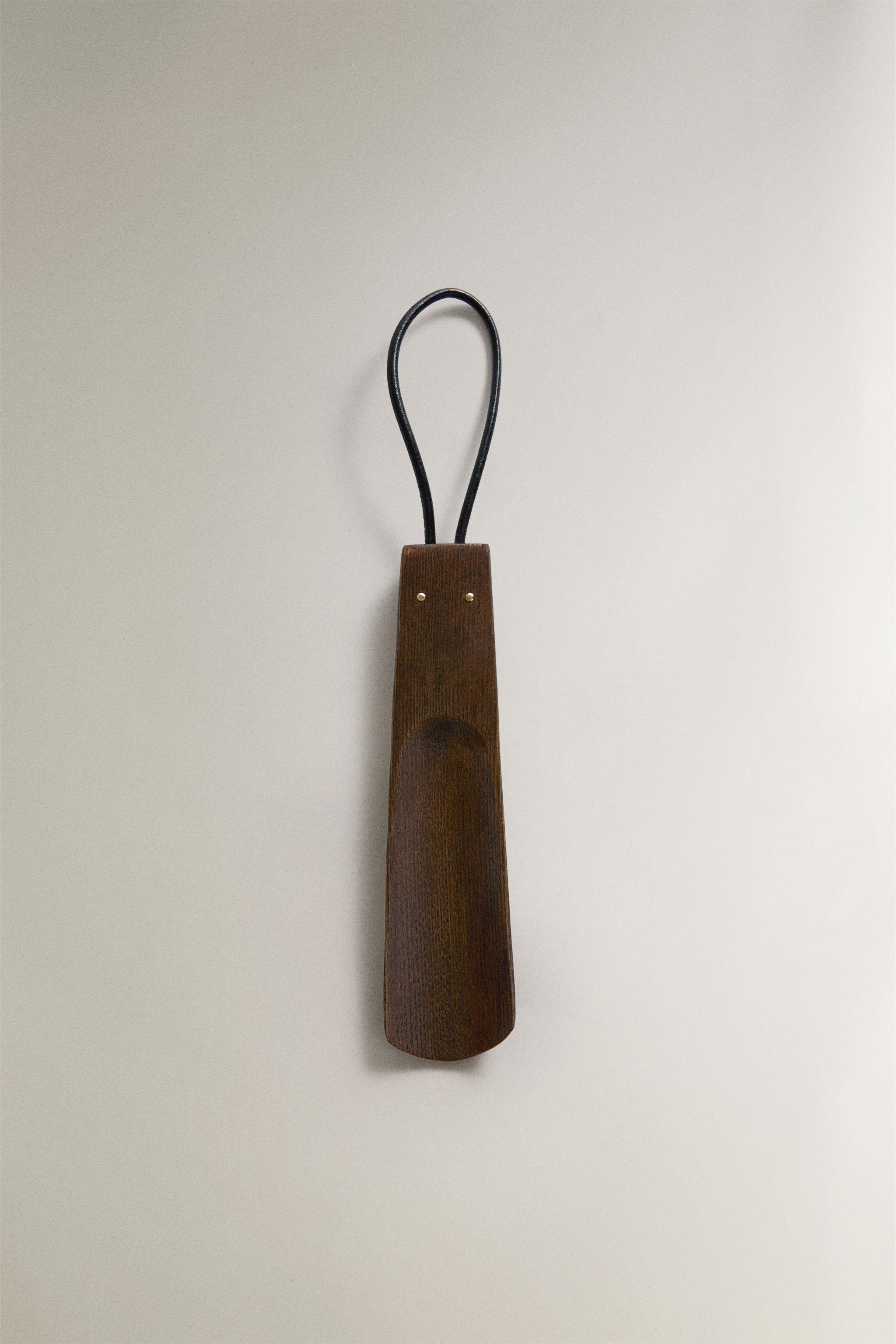 WOODEN SHOEHORN WITH CORD