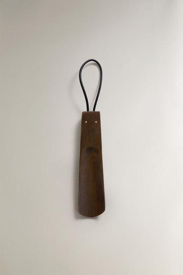 WOODEN SHOEHORN WITH CORD - Brown by Zara - Image 0