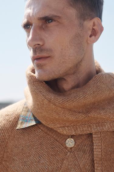 LIMITED EDITION GEOMETRIC JACQUARD SWEATER WITH SCARF - camel by Zara
