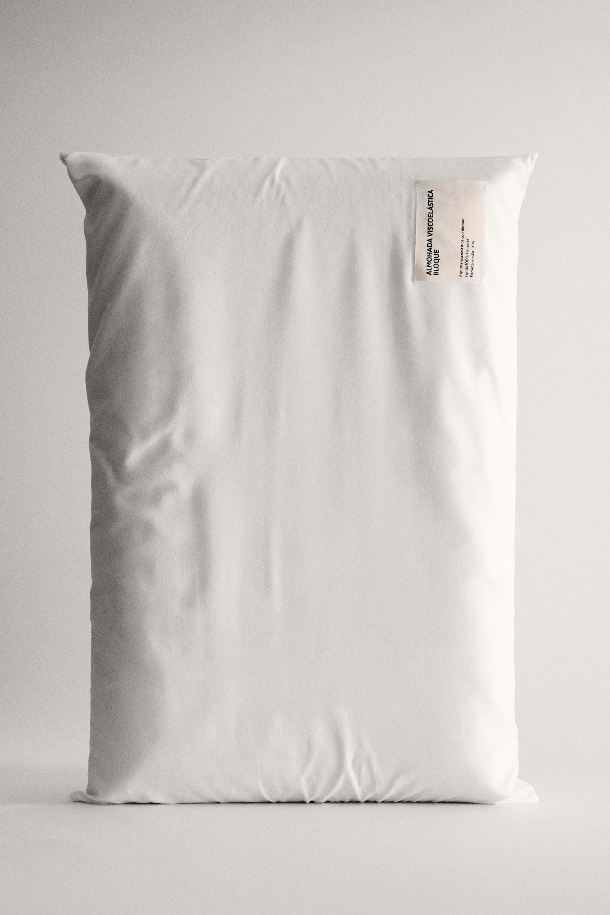 MEMORY FOAM BLOCK PILLOW