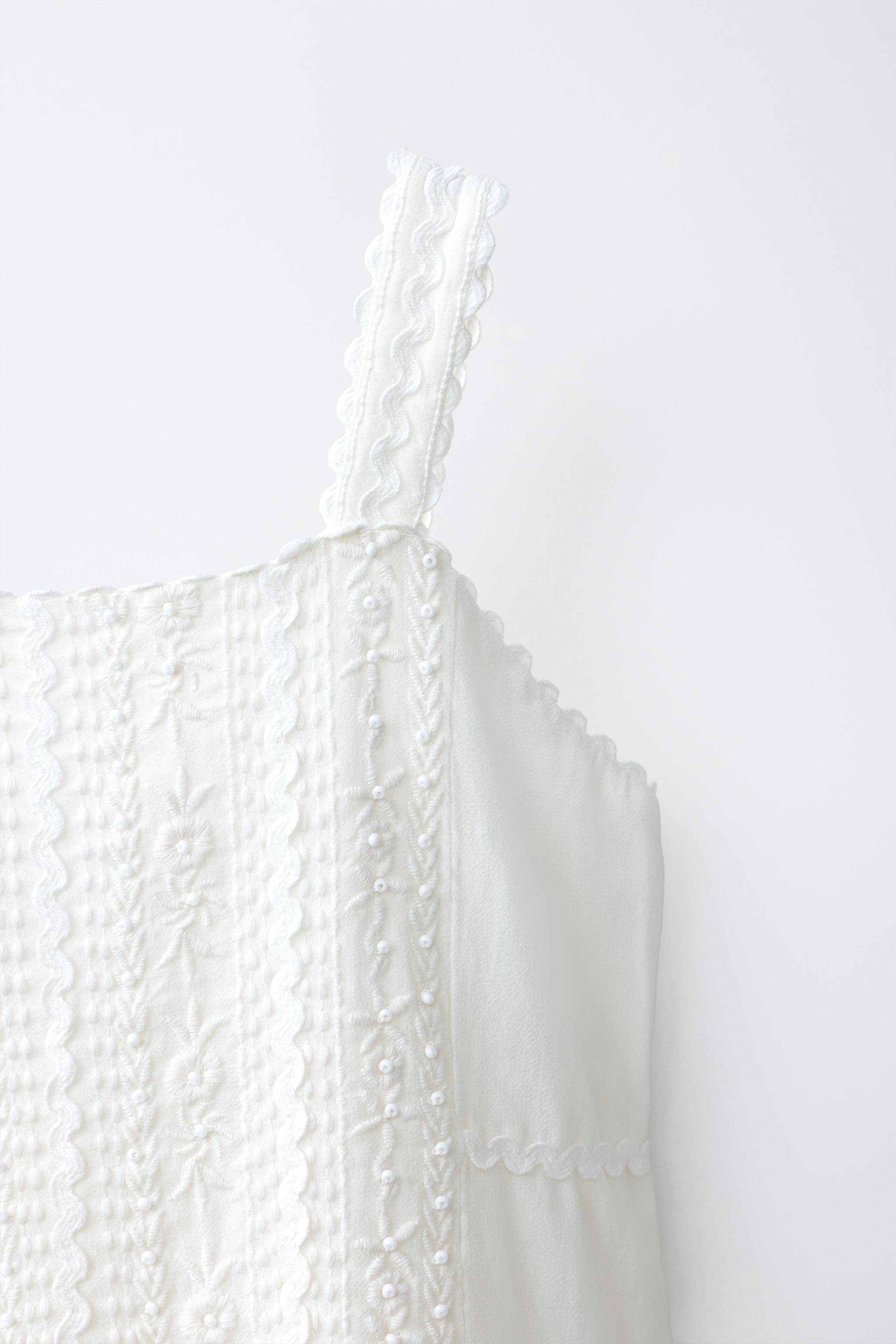 ROBE BRODERIES ROMANTIQUE