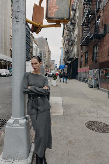 PULL EN MAILLE LISSE AU TOUCHER DOUX - Gris chiné de Zara - Image 0