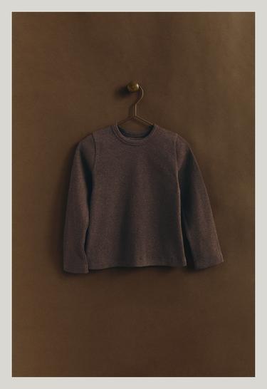 CAMISETA CANELADA DE PESO MÉDIO - Marrom da Zara