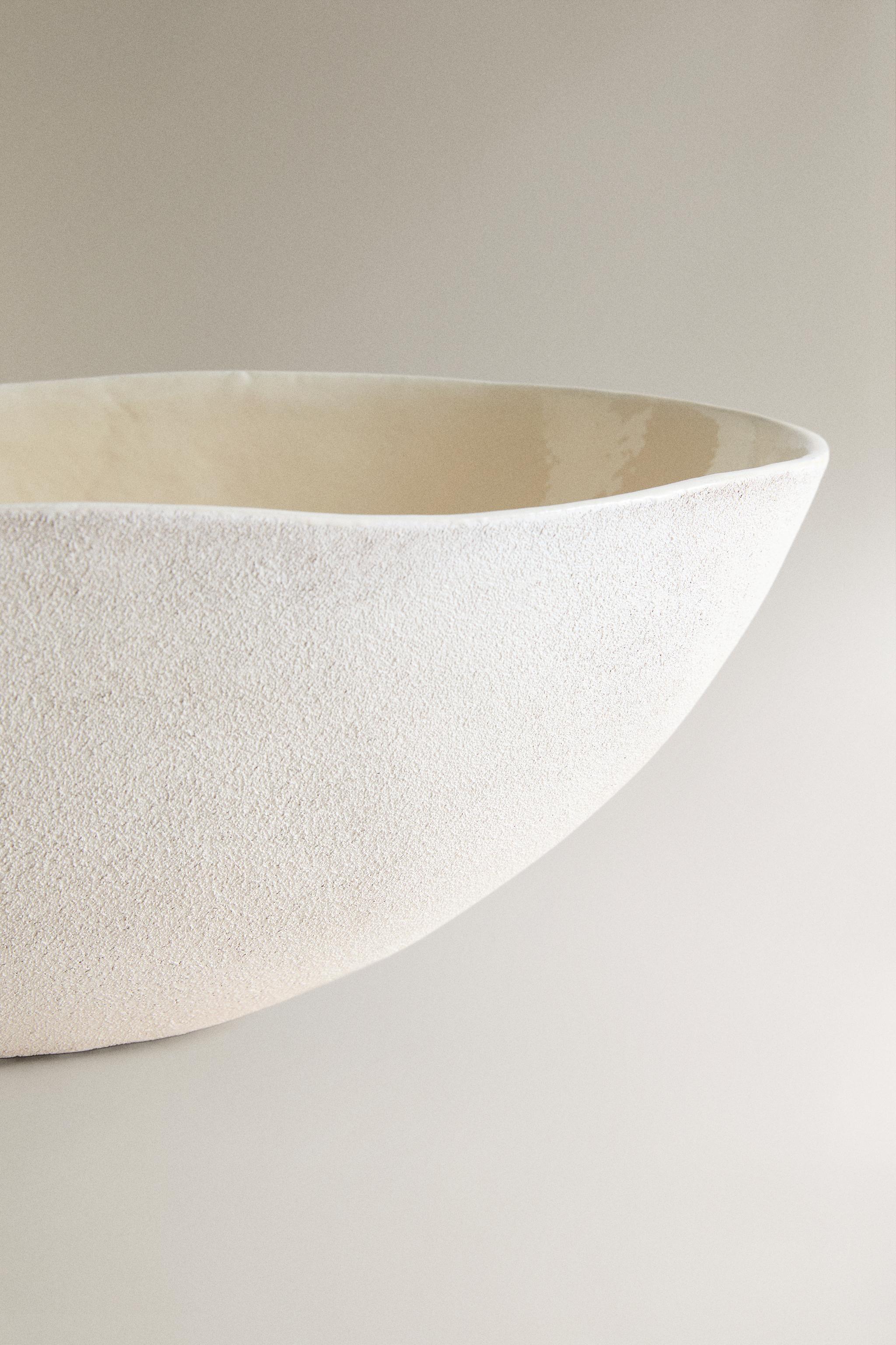 TEXTURED ALUMINUM DECORATIVE SERVING DISH