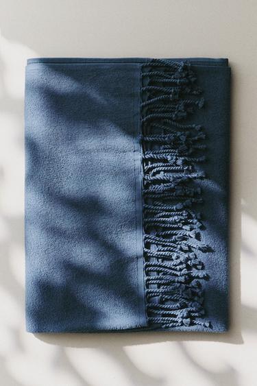 FRINGED COTTON BEACH TOWEL - Mid-blue by Zara