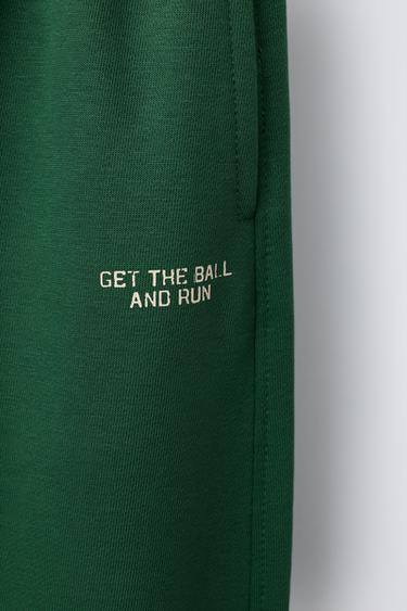 PANTALON JOGGER AVEC INSCRIPTION - VERT de Zara - Image 3
