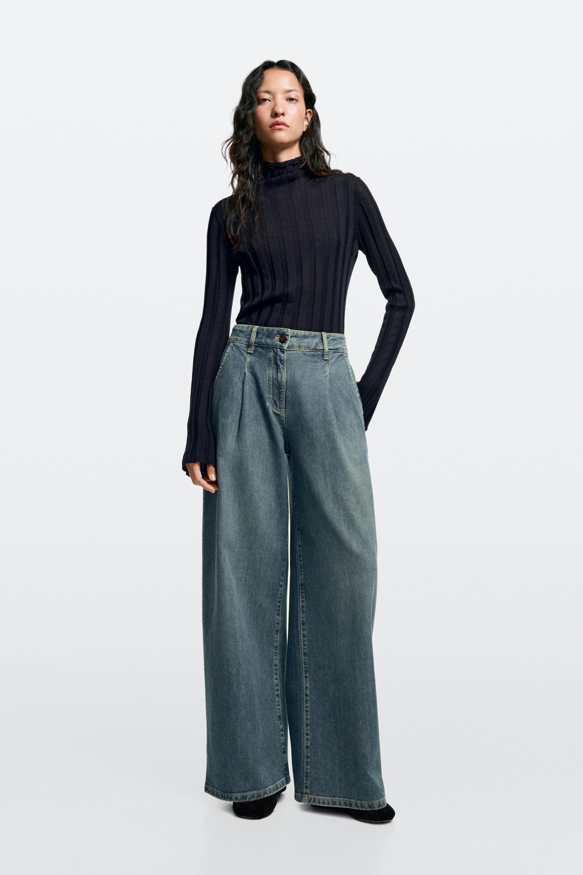 Wide-leg high-waist jeans