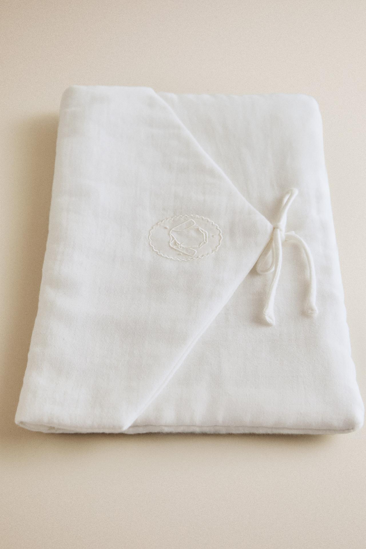 EMBROIDERED KIDS’ CLOTHING BAG — Oyster-white