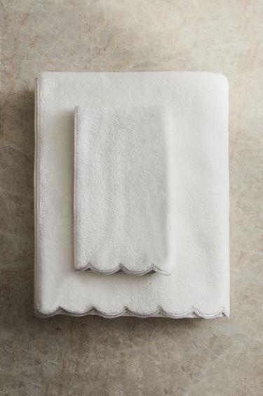 BATH TOWEL WITH SCALLOPED EDGE - Silver by Zara