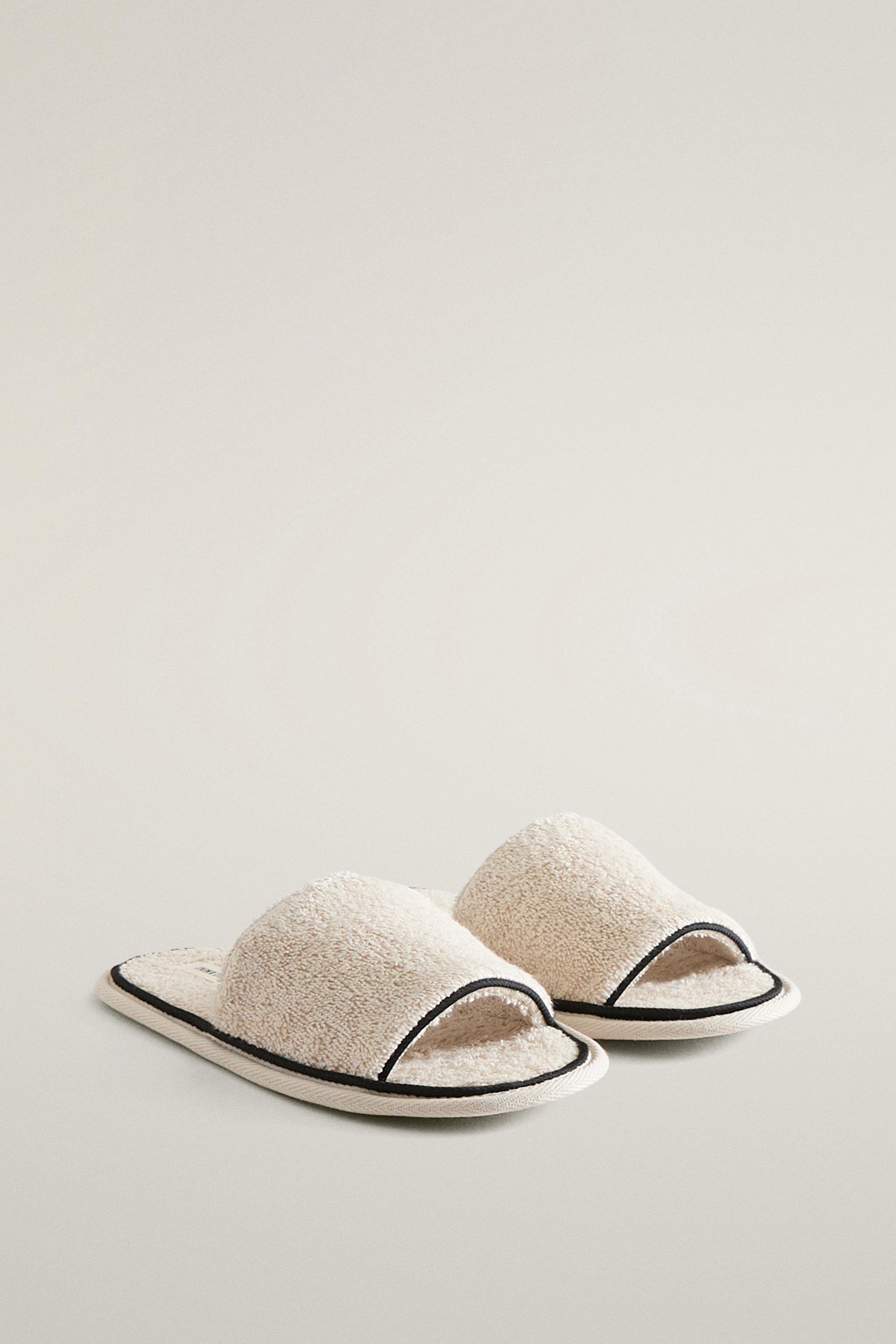 BATH TOWEL SLIDES WITH PIPING
