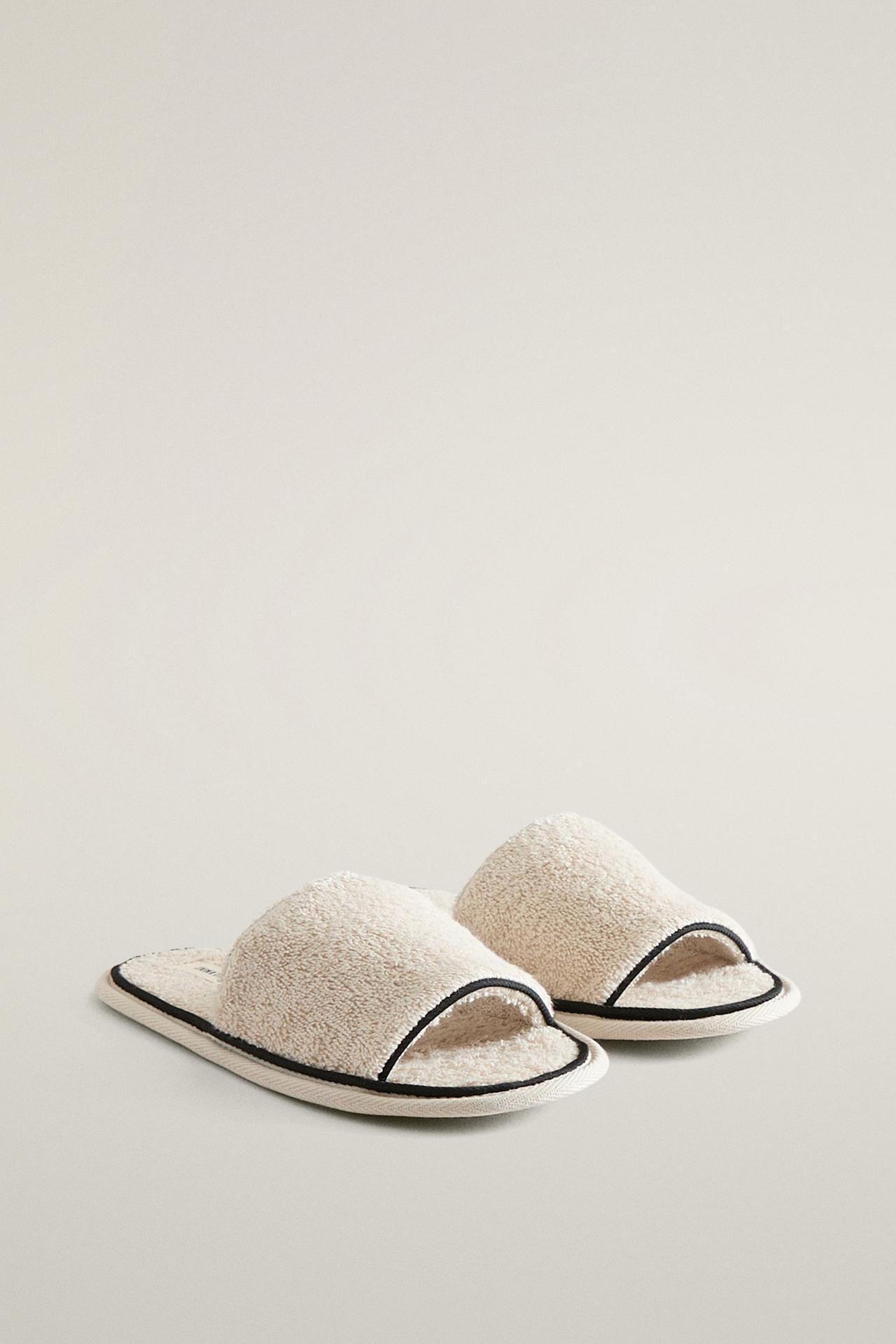 BATH TOWEL SLIDES WITH PIPING — Sandy Brown