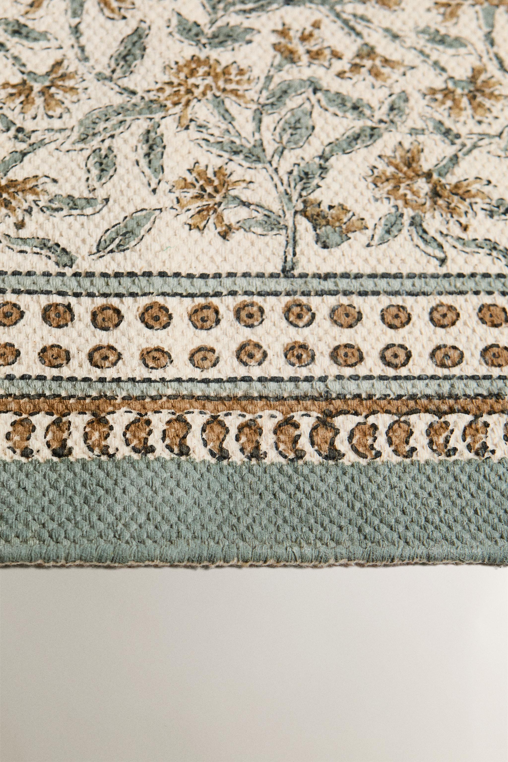 フローラルブロックプリント ラグ - ライトブルー | ZARA Japan / 日本