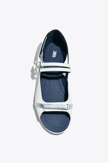SANDALIA DEPORTIVA TIRAS - Blanco de Zara