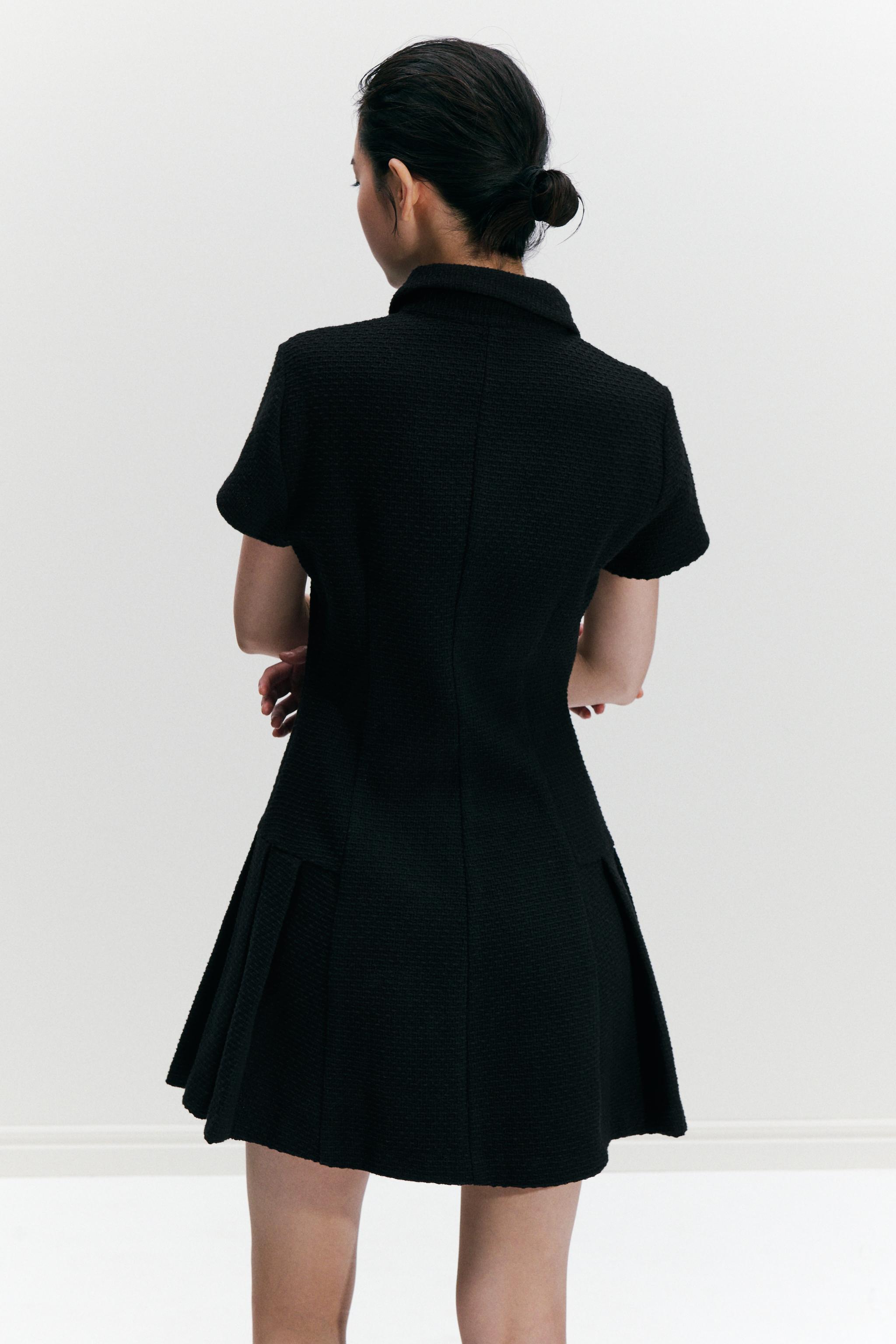 プリーツ入りテクスチャー生地ワンピース - ブラック | ZARA