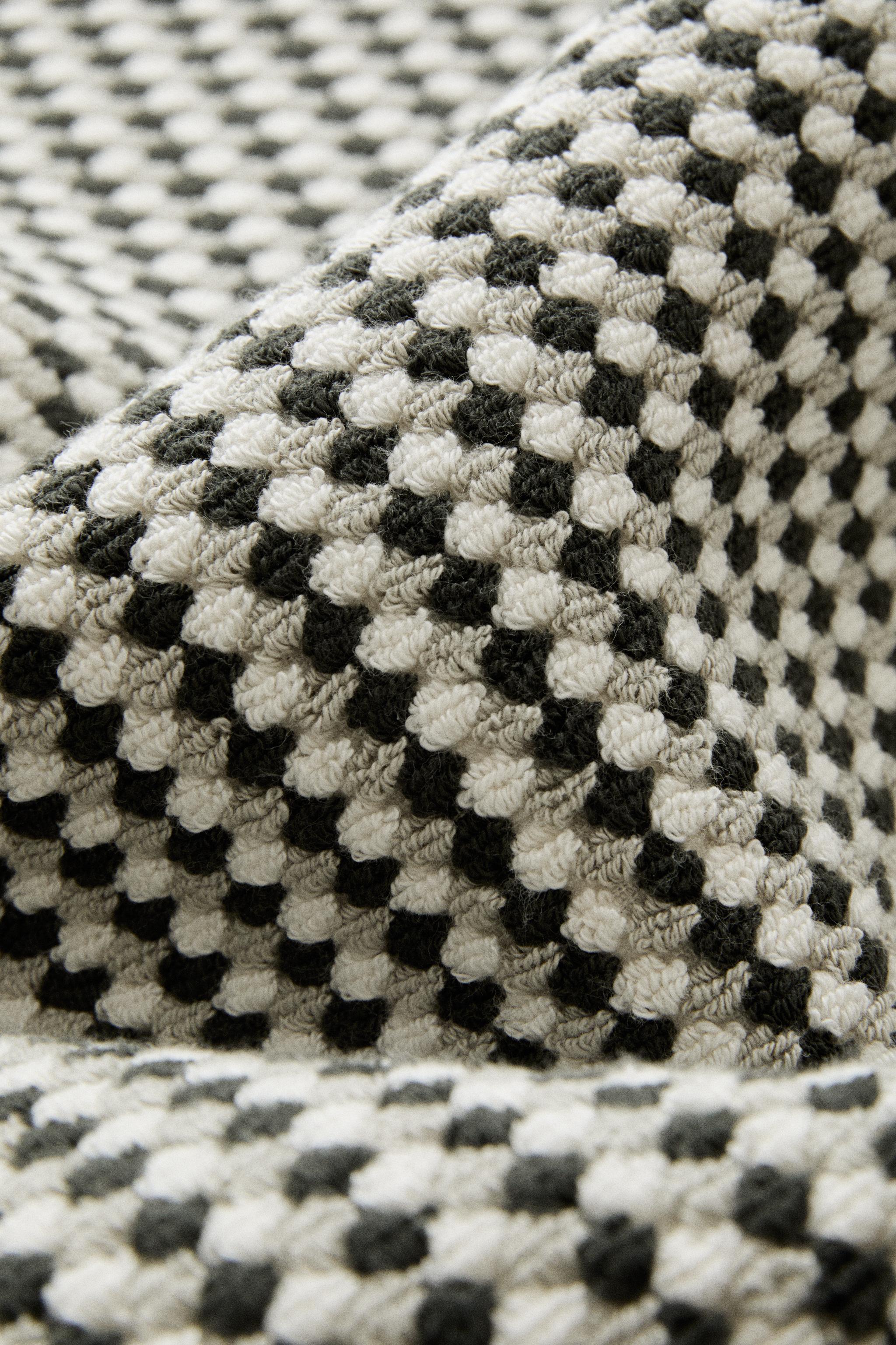 TEXTURED COTTON BATH MAT