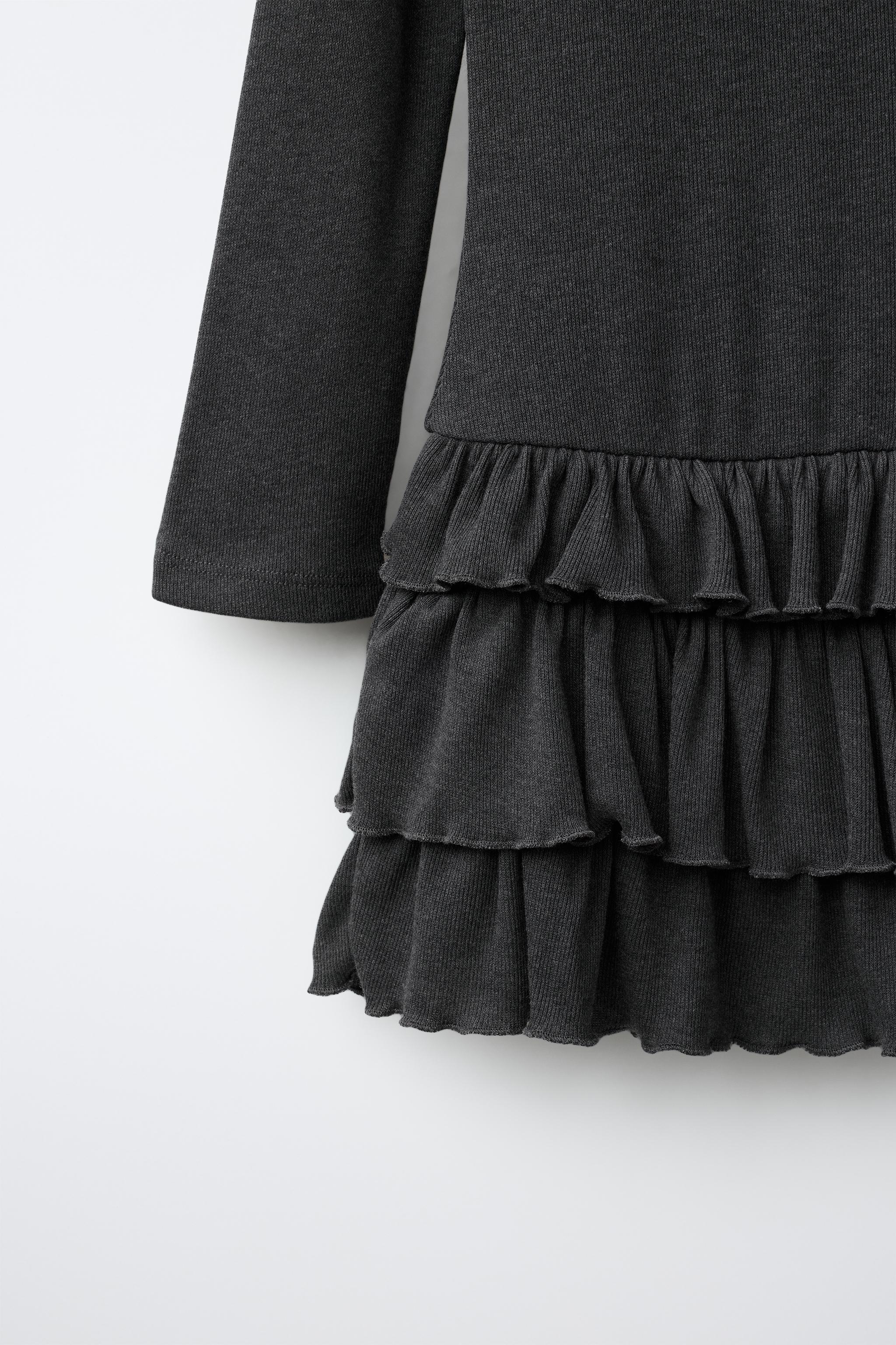 ROBE VOLANTS ET CLOUS