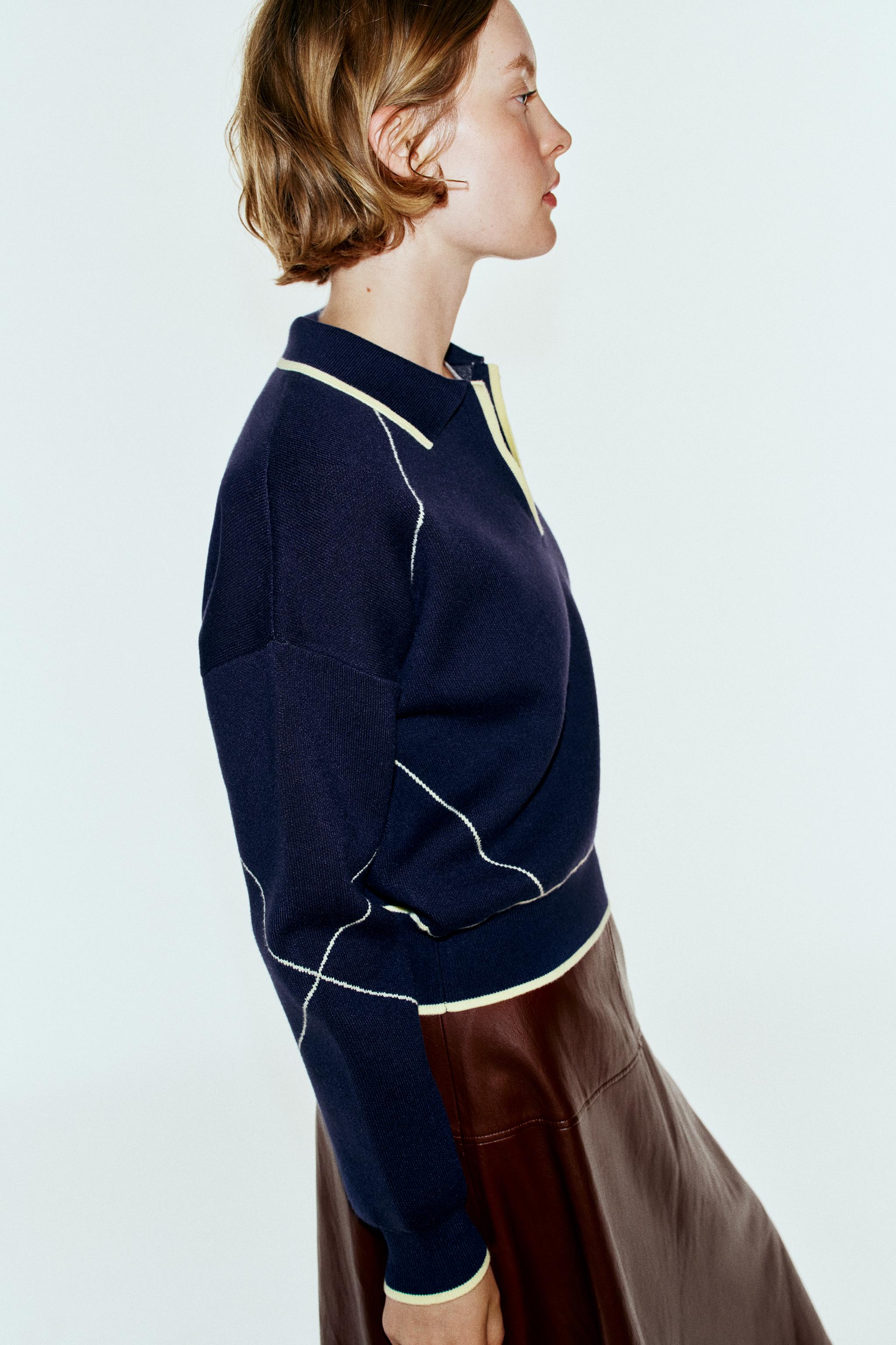 PULL POLO EN MAILLE LISERÉS CONTRASTE