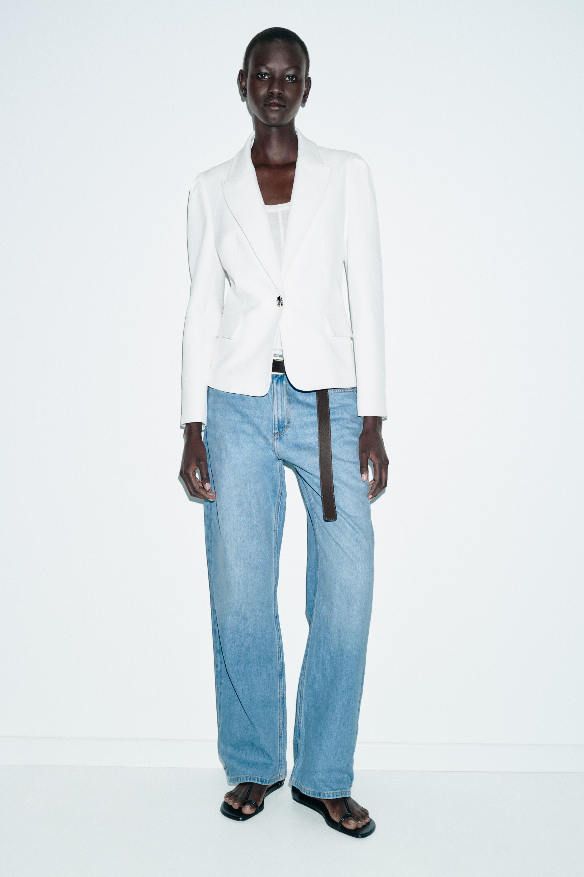 VESTE AJUSTÉE ÉPAULES MARQUÉES
