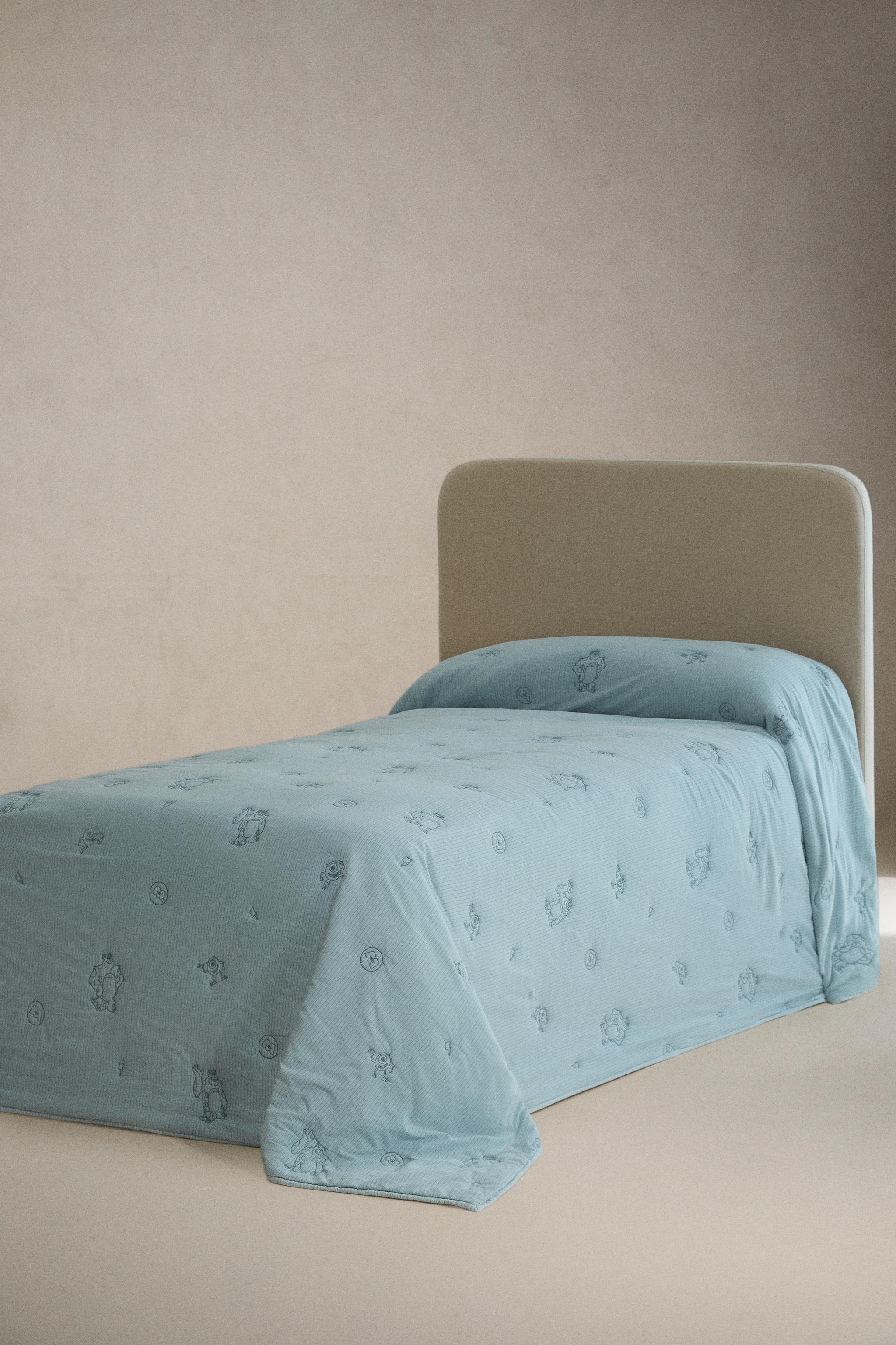 KIDS' MONSTERS, INC. ©DISNEY/PIXAR QUILT — Blue