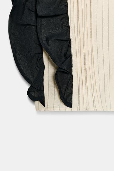 BLOUSE À RAYURES ET VOLANTS - Noir / Écru de Zara - Image 7