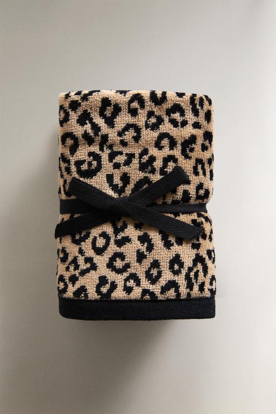 PACK OF ANIMAL PRINT VELOUR HAND TOWELS (PACK OF 3) - Leopard by Zara - Image 0