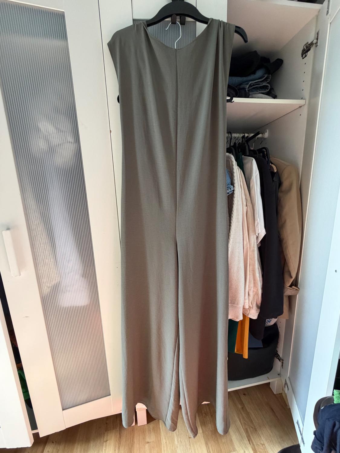 FLOWING JUMPSUIT WITH KNOT - Image 2