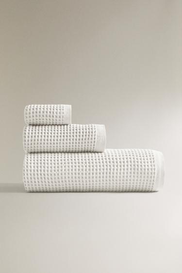 Zara WAFFLE-KNIT COTTON BATH TOWEL - White