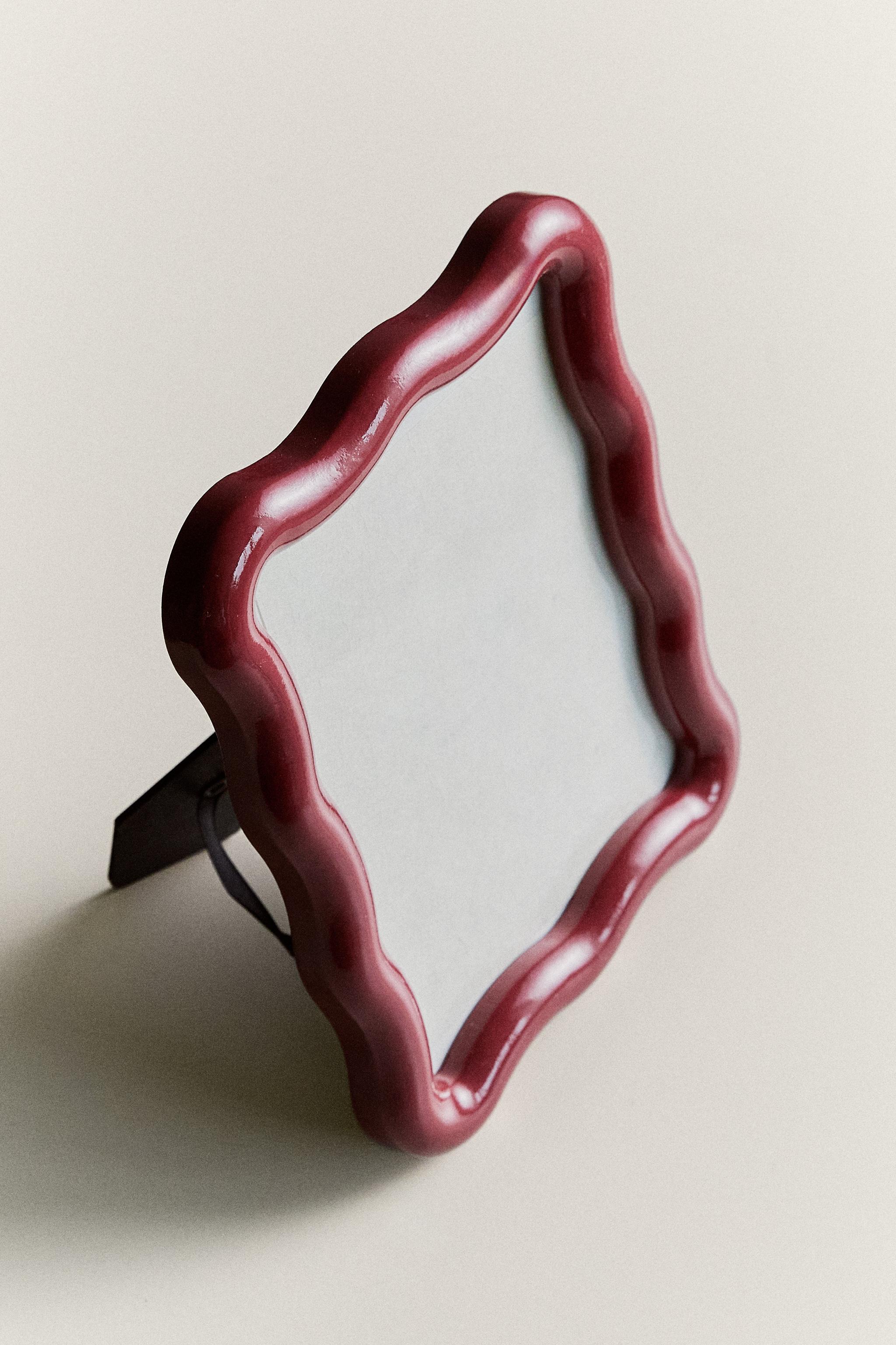 WAVY WOODEN PICTURE FRAME