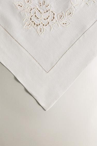 LINEN TABLECLOTH WITH FLORAL EMBROIDERY AND HEMSTITCHING - Ecru by Zara - Image 2