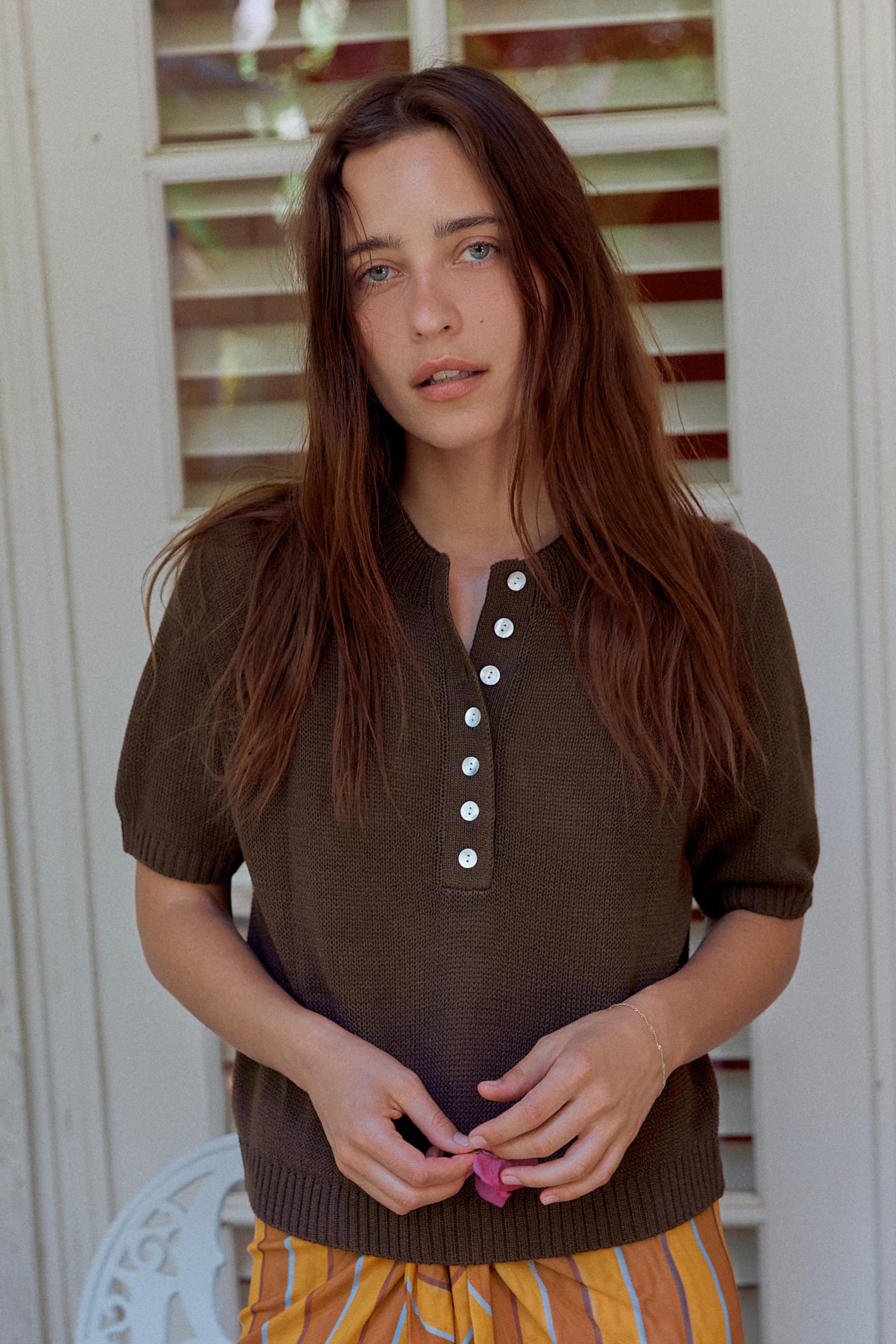 SHORT SLEEVE BUTTON KNIT JUMPER — Brown
