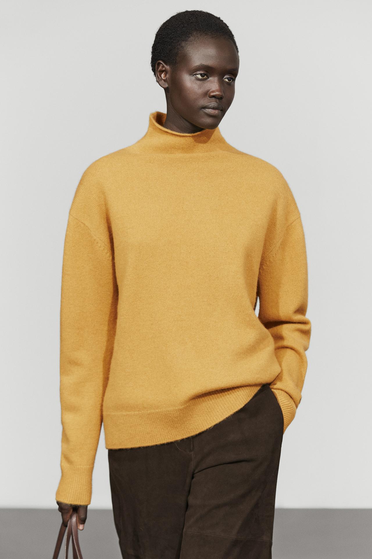 100% cashmere oversize knit sweater — Mustard