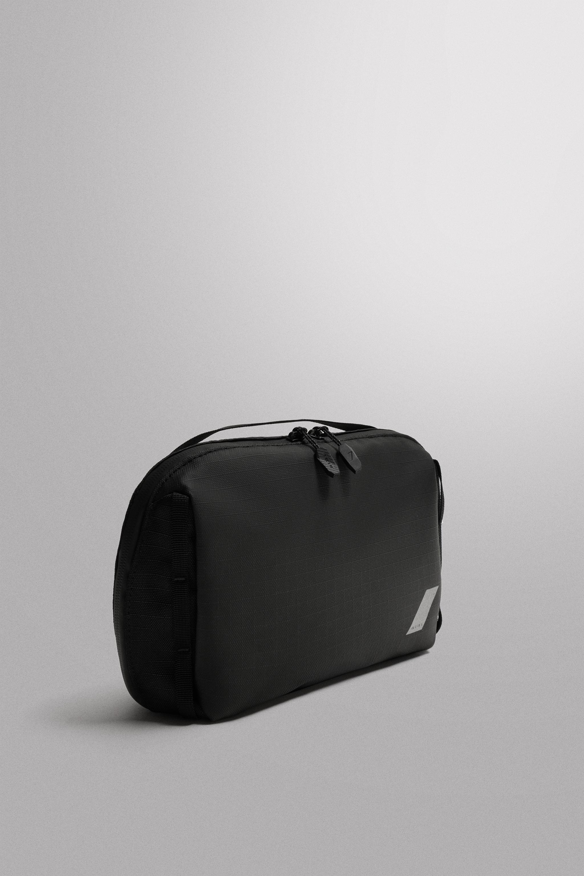 SPORTS TOILETRY BAG