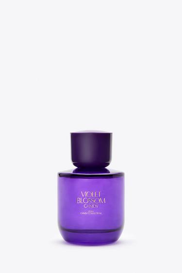 Lila Parfümflasche mit dem Text 'Violet Blossom Candy Zara Candy Collection'.