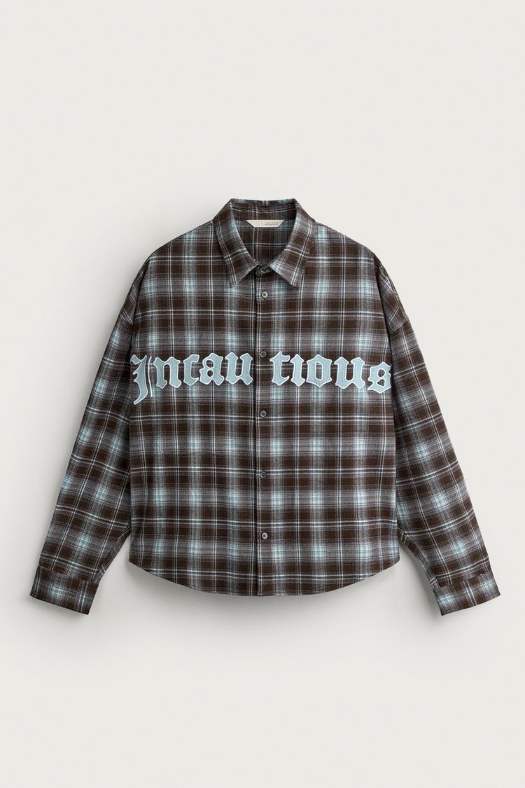 Camisa cuadros parches texto