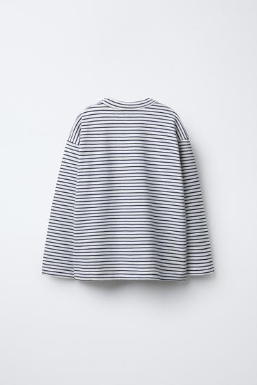T-SHIRT À RAYURES AVEC INSCRIPTION EN RELIEF - Bleu marine de Zara - Image 1