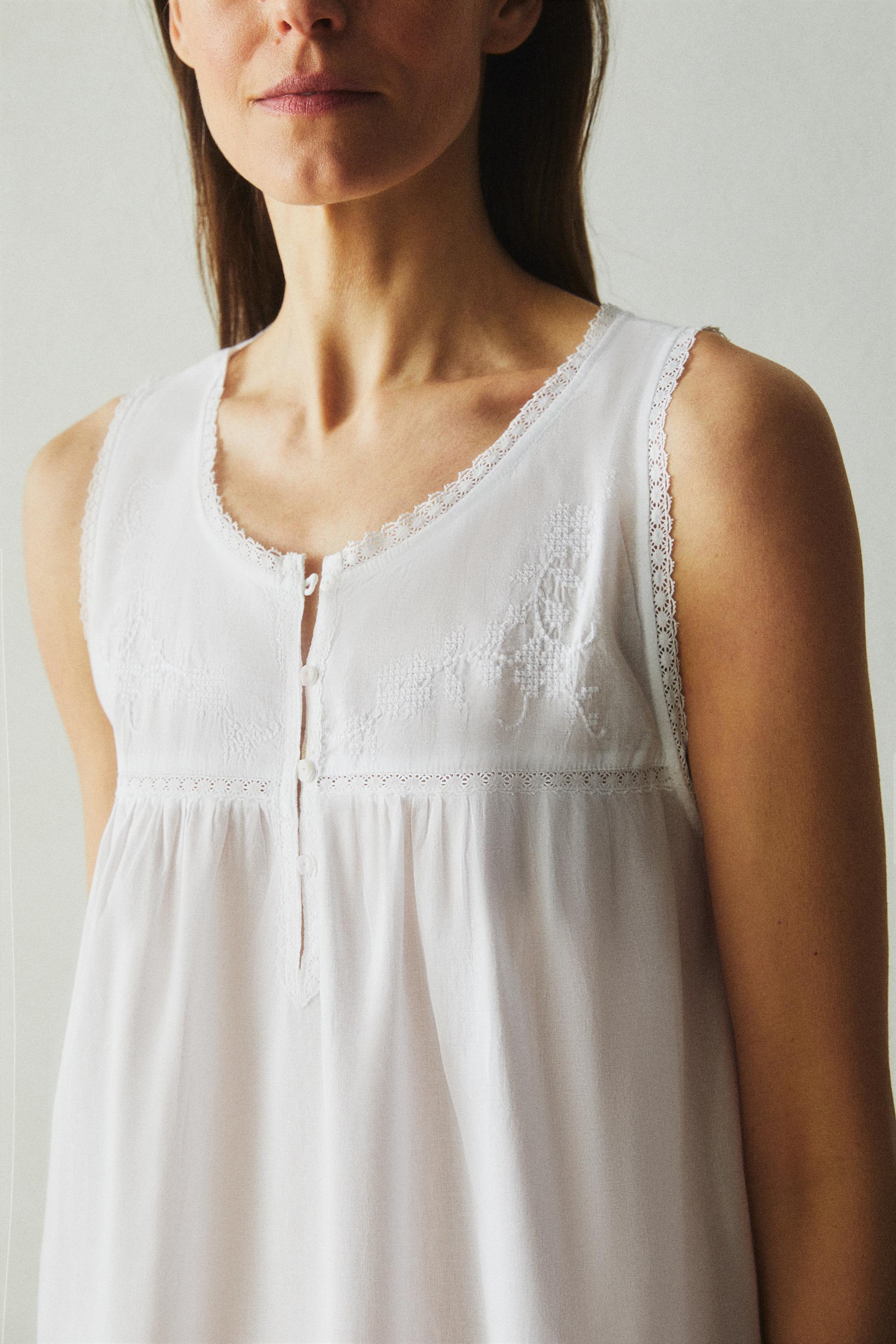 EMBROIDERED NIGHTDRESS - White