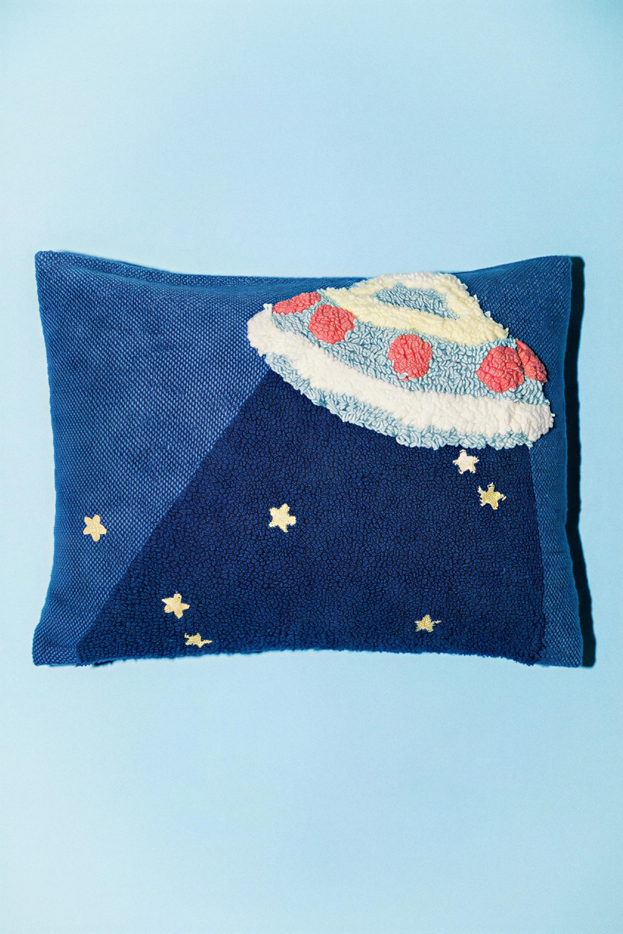 CHILDREN'S FLYING SAUCER CUSHION COVER — Blue