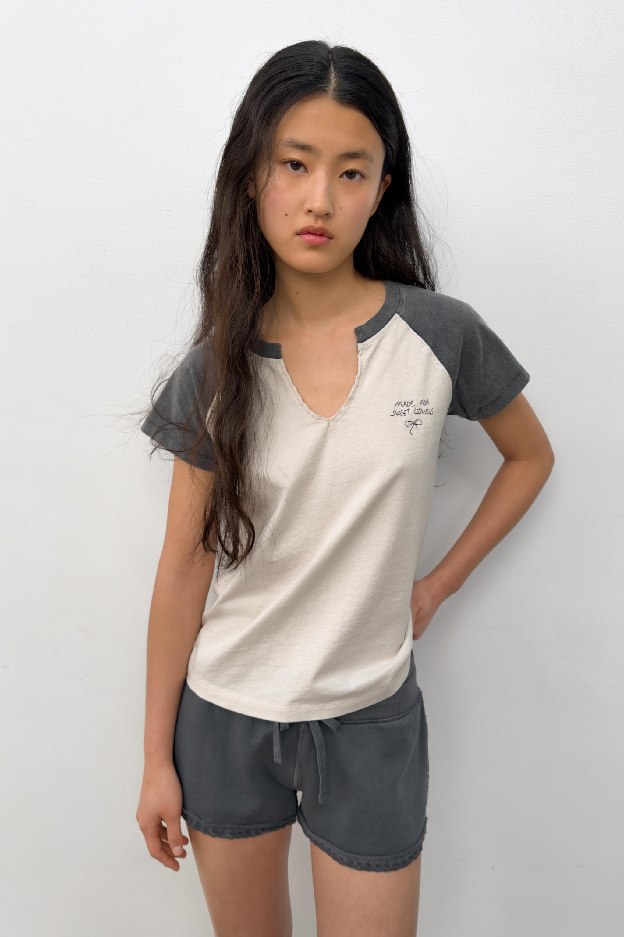 ウォッシュド加工ラグランスリーブTシャツ - エクリュ | ZARA Japan / 日本