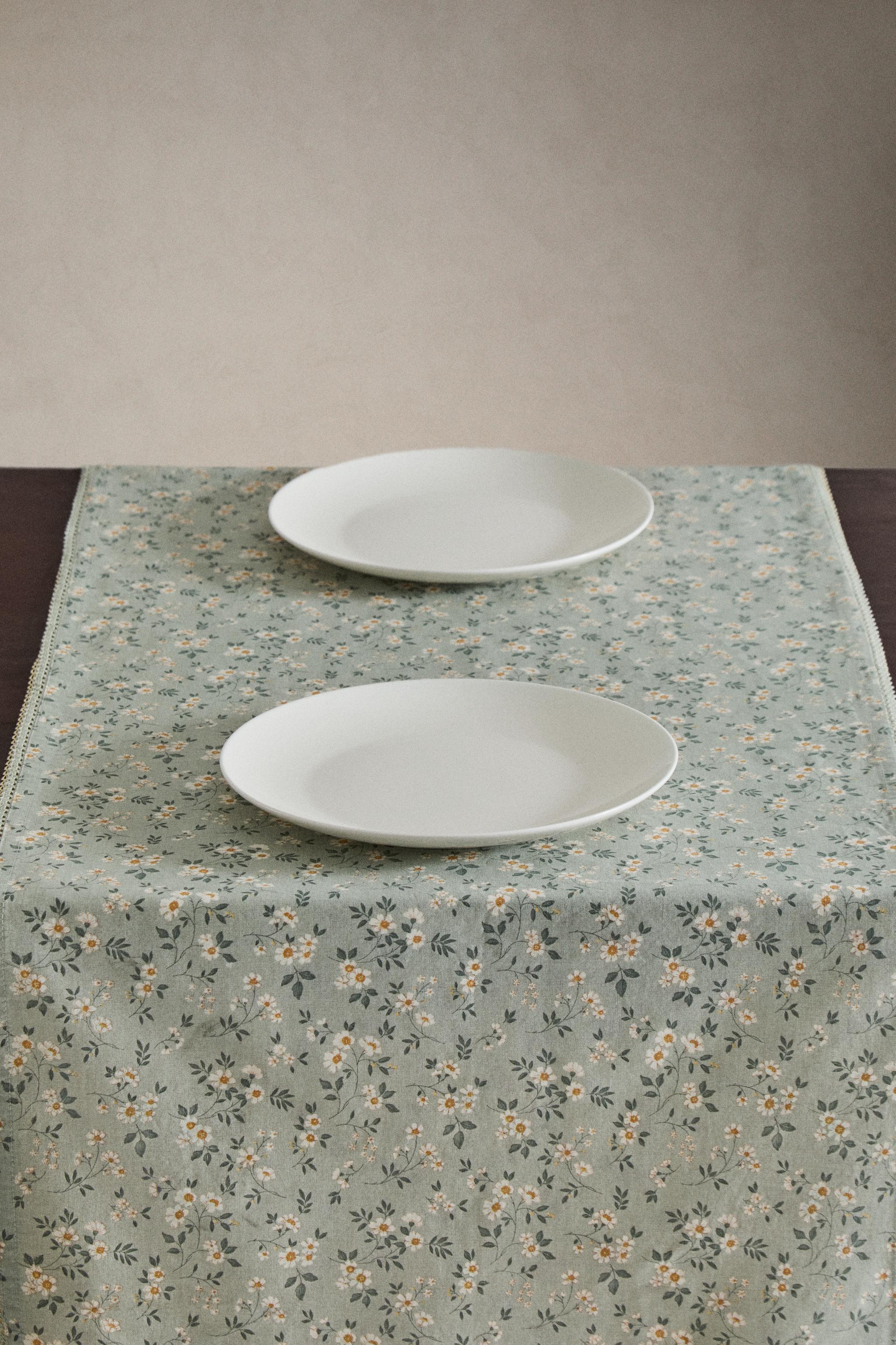 CHEMIN DE TABLE FLEURS SAUVAGES AVEC DENTELLE