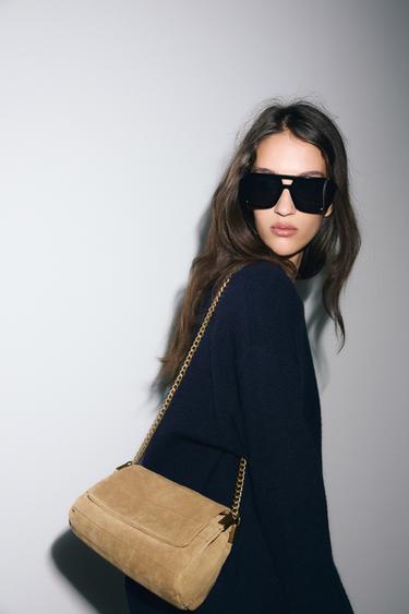 BOLSA TIRACOLO DE COURO COM ABA -  da Zara