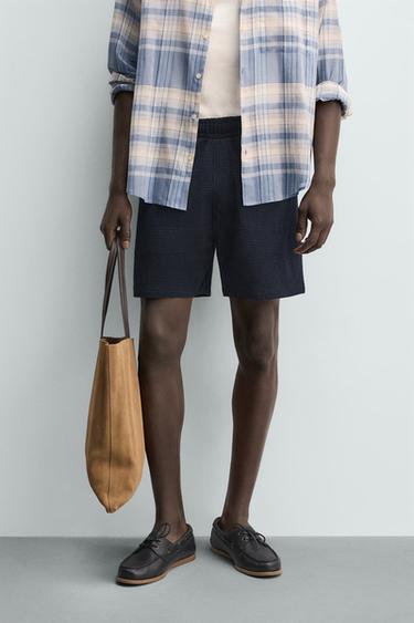 REGULAR FIT TEXTURED SEERSUCKER BERMUDA SHORTS - Blue by Zara