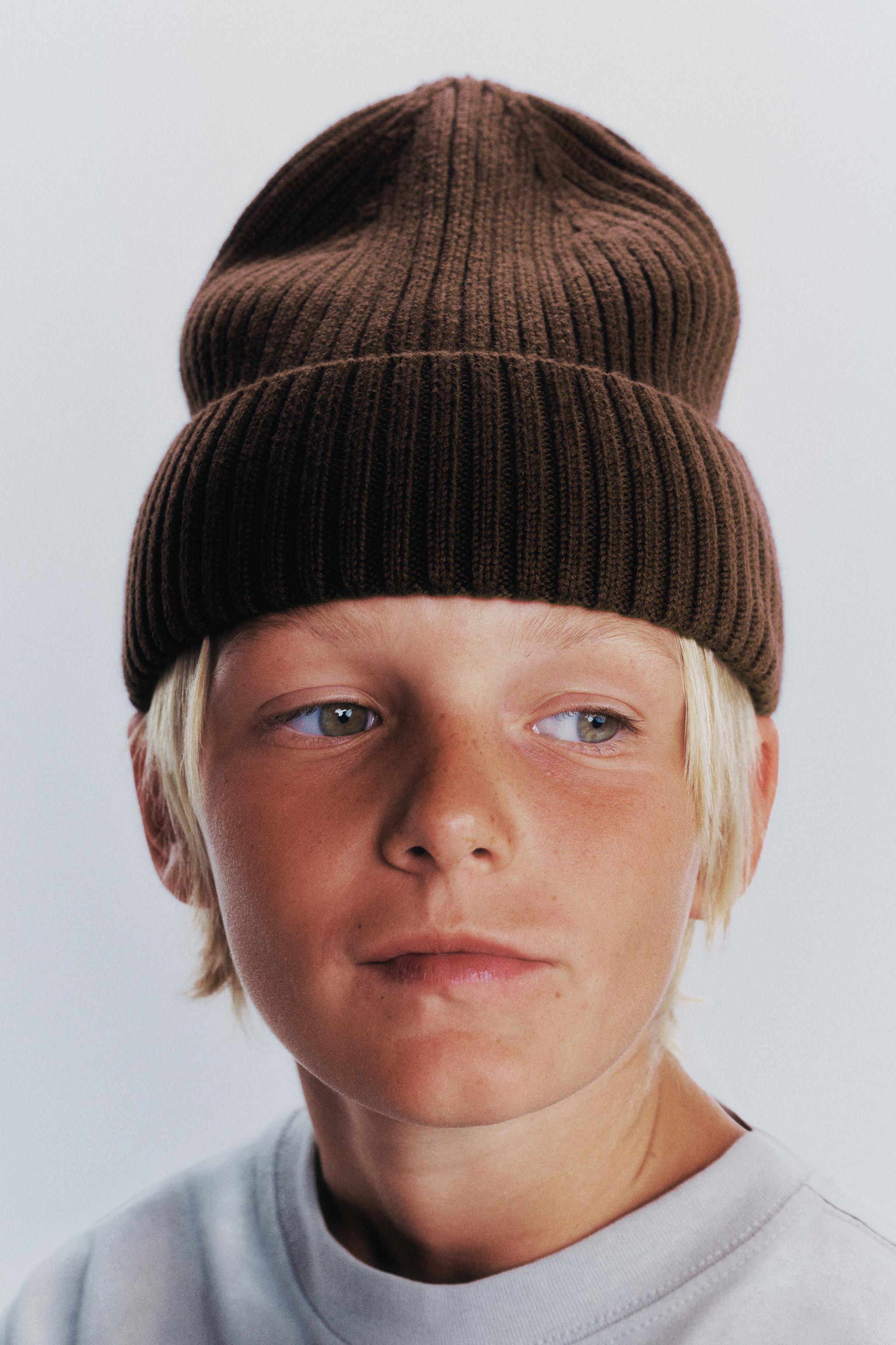 PLAIN KNIT HAT