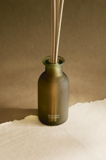 (195 ML) BERGAMOT & SANDALWOOD SCENTED REED DIFFUSERS - Ecru / Green by Zara - Image 5