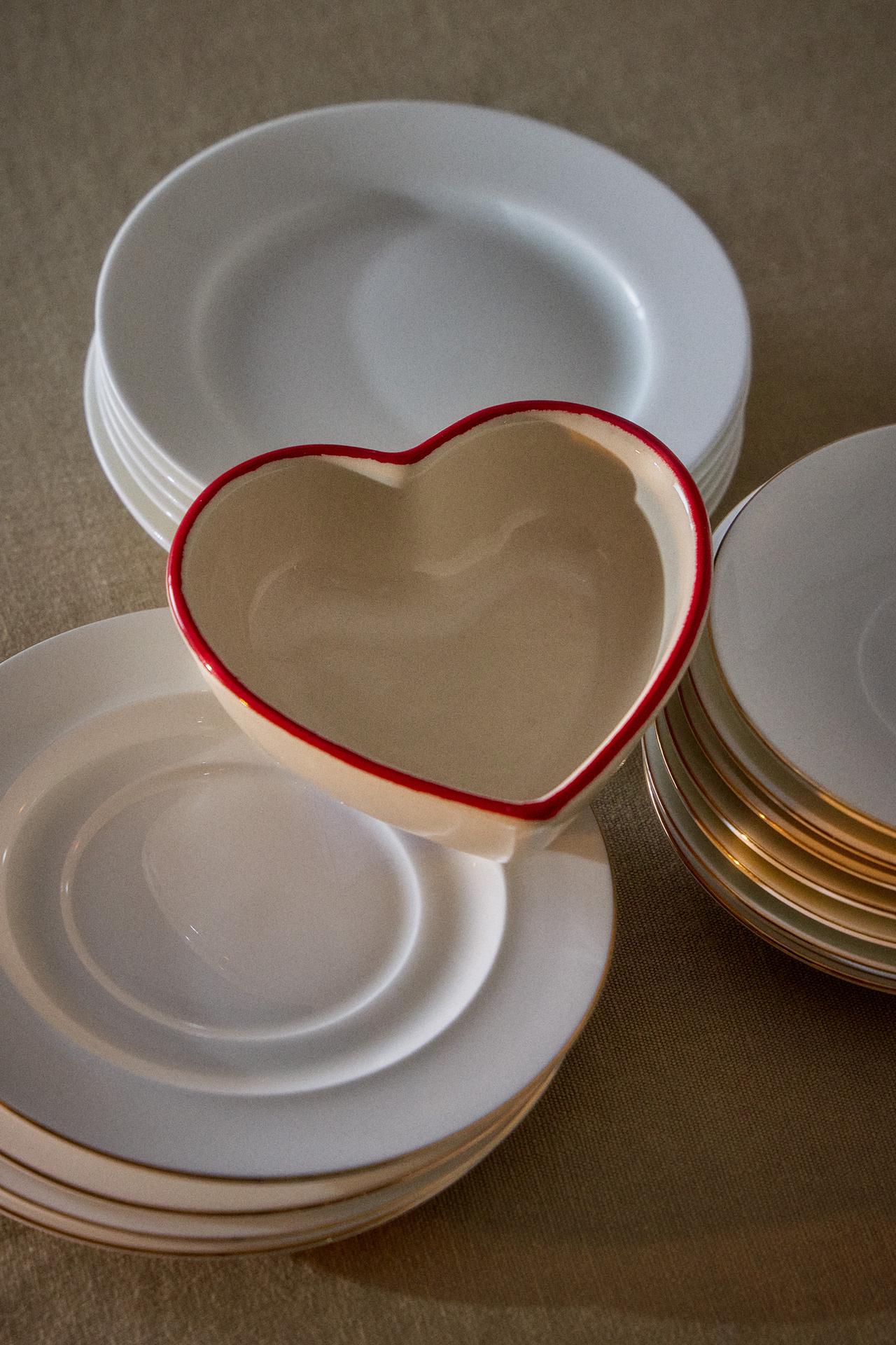 CHRISTMAS HEART CERAMIC BOWL — White