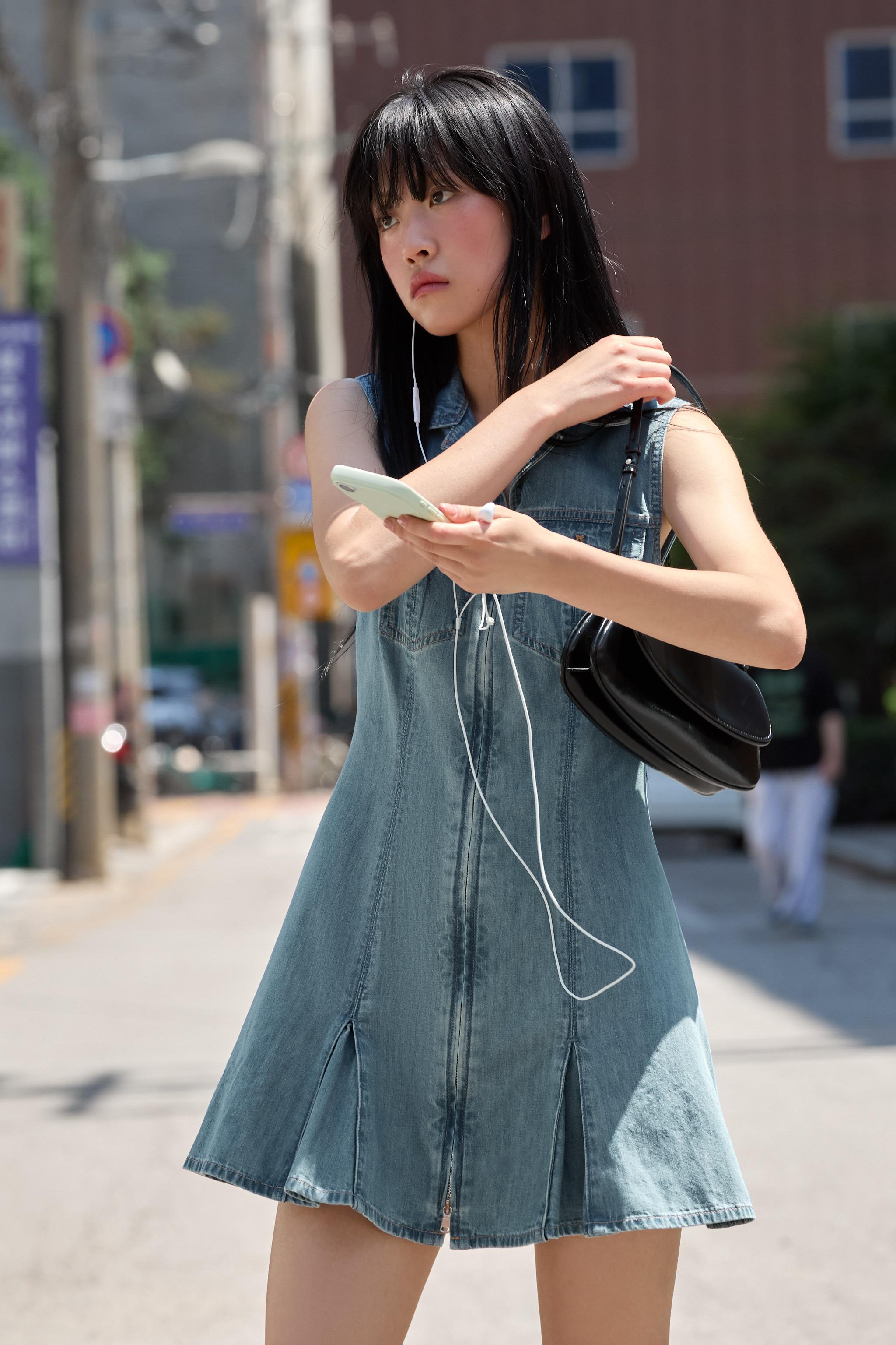 MINI-ROBE EN JEAN TRF À POCHES