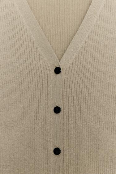 GILET EN MAILLE CÔTELÉE AVEC LISERÉS EN CONTRASTE - Pierre de Zara - Image 8